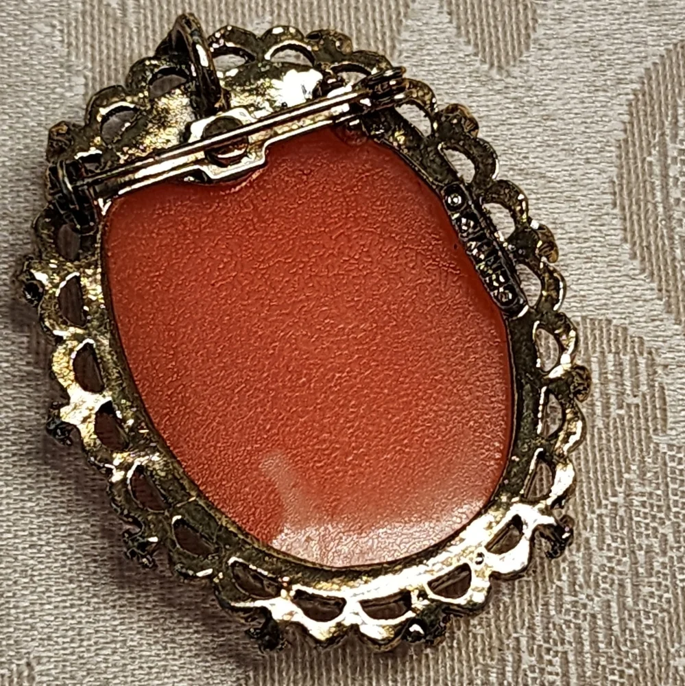 Large Antique/Vintage Gold Tone Hand Carved Cameo Ivory Lady Brooch Pin. Gerrys